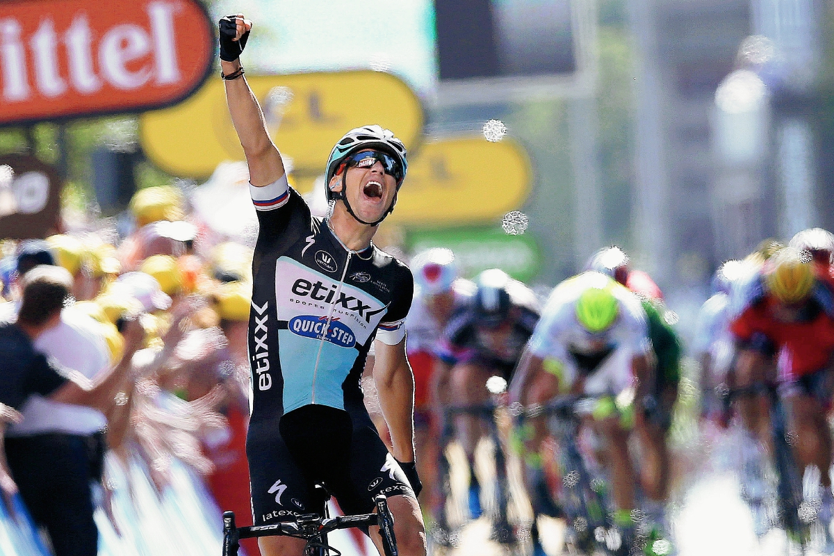 El ciclista checo Zdenek Stybar del equipo Etixx Quick Step se impone en la sexta etapa de la 102 edición del Tour de Francia. (Foto Prensa Libre: EFE)