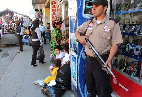 Solo 400 de 48 mil 240 custodios están certificados para laborar en el país.