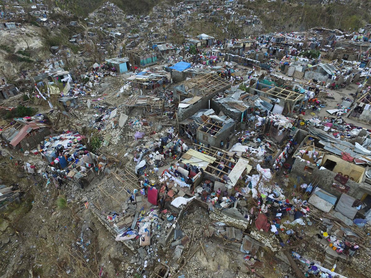 Haití devastado luego del paso del huracán Matthew. (Foto Prensa Libre: AFP).