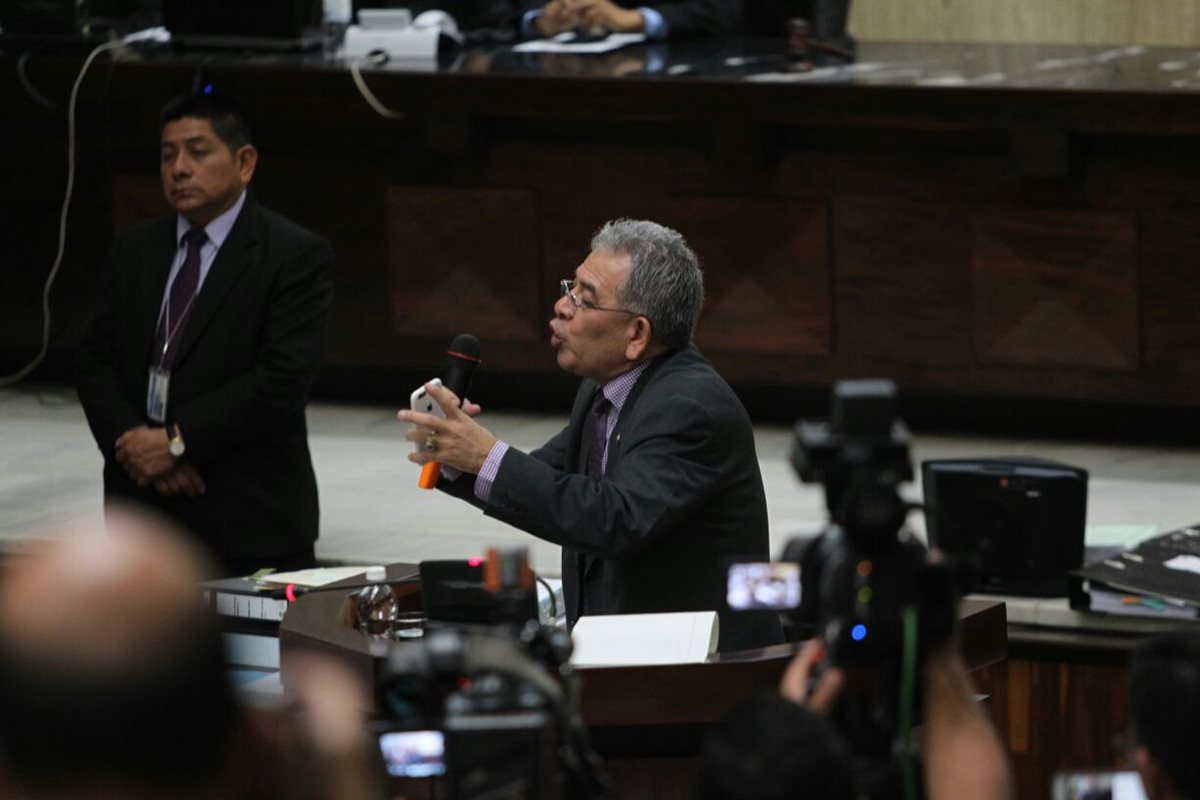 El juez de Mayor Riesgo B, Miguel Ángel Gálvez, dicta resolución en audiencia por Cooptación del Estado. (Foto Prensa Libre: Érick Ávila)