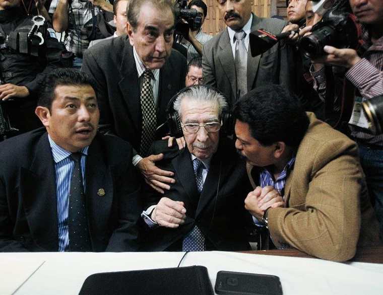 Momento en el que Ríos Montt conoce la sentencia por Genocidio en 2013. (Foto Prensa Libre: Hemeroteca)