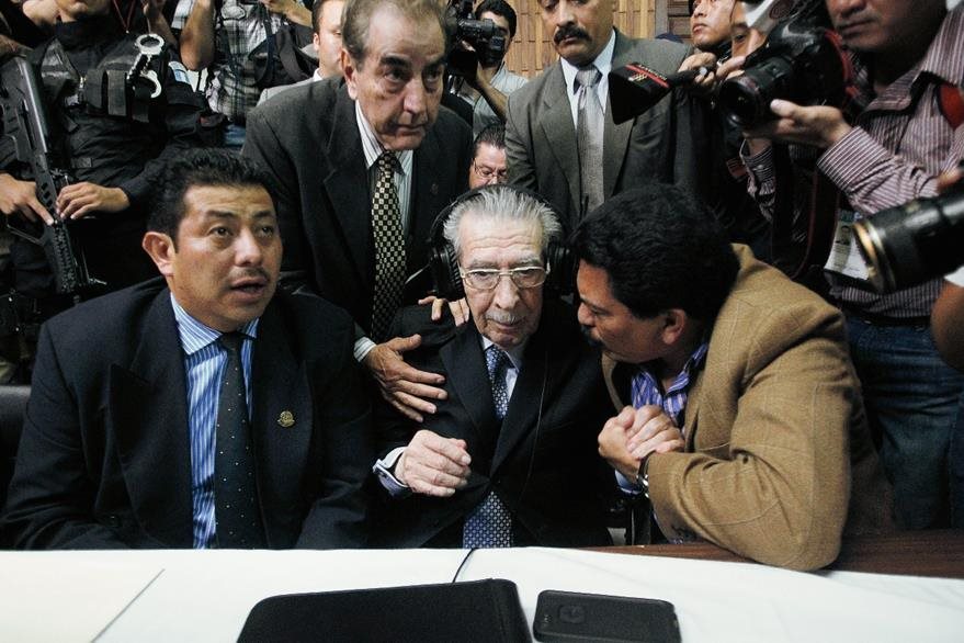 Momento en el que Ríos Montt conoce la sentencia por Genocidio en 2013. (Foto Prensa Libre: Hemeroteca)