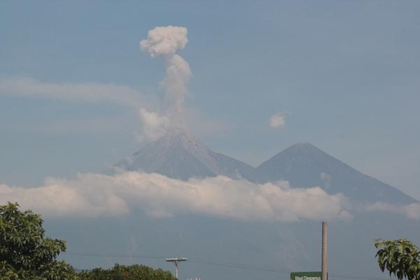 Volcán de Fuego se encuentra en actividad desde hace tres días. (Foto Prensa Libre: Melvin Sandoval).