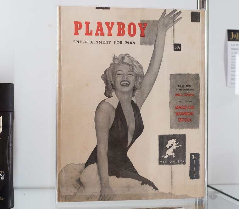 Copia de la primera edición de la revista Playboy. (Foto: AFP).