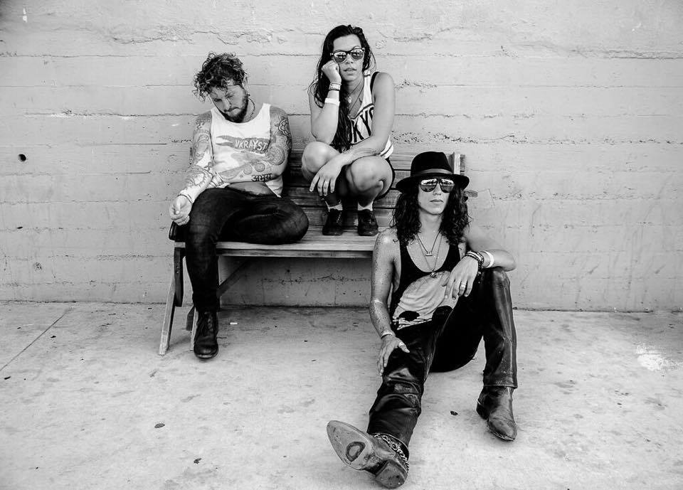 Sasha Chemerov, Brittany Maccarello y Sal Ramazzini conforman la agrupación The Gitas. (Foto Prensa Libre: Nicole Lemberg)