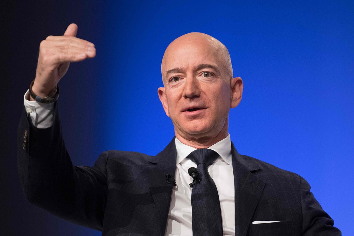 La fortuna de Bezos, CEO de Amazon, se incrementó en US$78.500 millones en el último año. (Foto Prensa Libre: AFP)