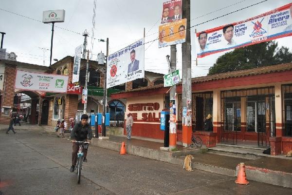 En tecpán persiste la contaminación visual.