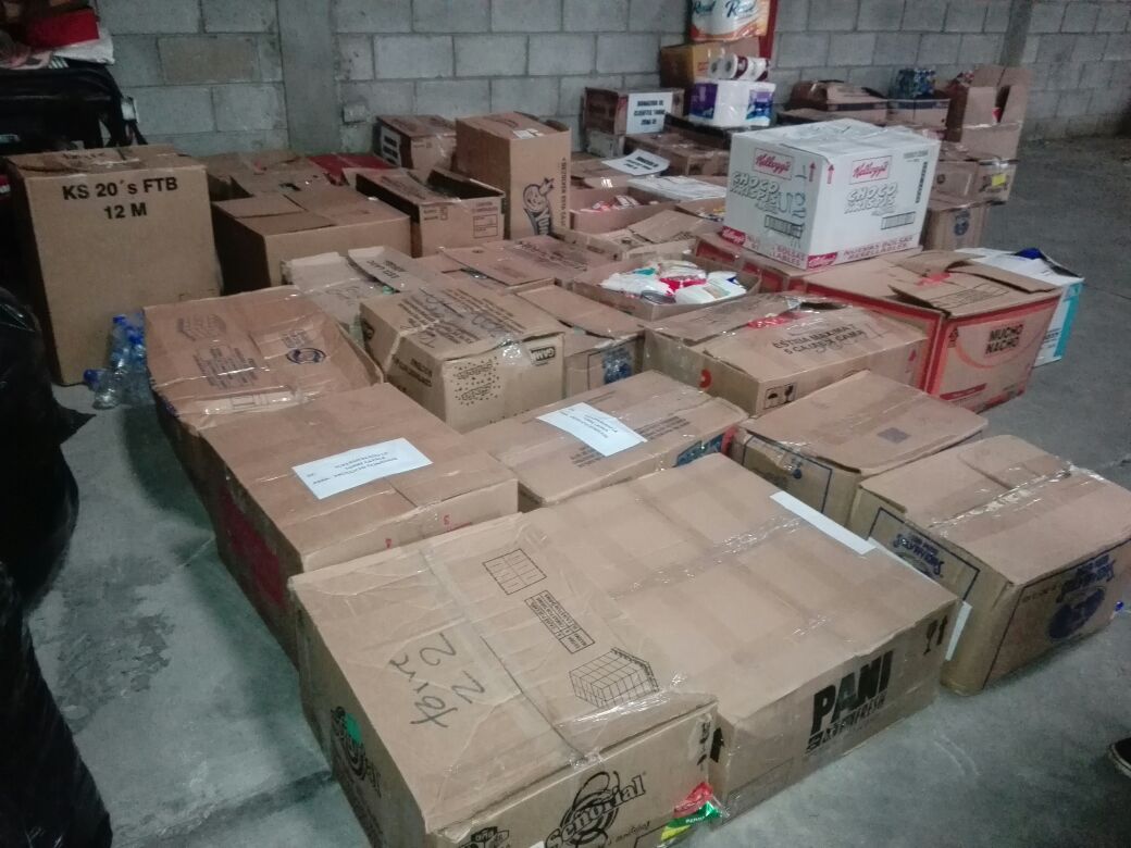Durante la primera semana de la campaña se recibieron decenas de cajas de víveres. (Foto Prensa Libre: Mercadeo)