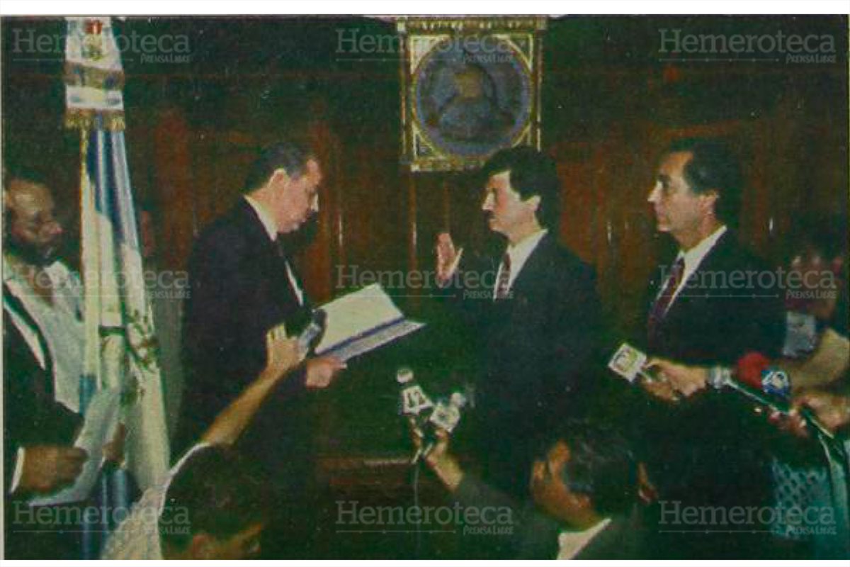 Francisco Perdomo Sandoval es juramentado como nuevo Ministro de Gobernación el 29/7/1992. (Foto: Hemeroteca PL)