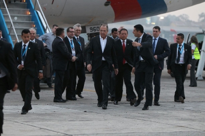 El canciller ruso Serguei Lavrov arriba al Aeropuerto Internacional La Aurora. (Foto Prensa Libre: Paulo Raquec)