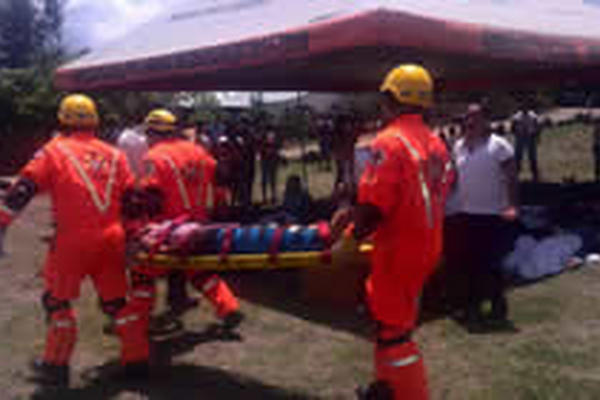 El simulacro puso a prueba la capacidad de los cuerpos de socorro. (Foto Prensa Libre: Conred)<br _mce_bogus="1"/>