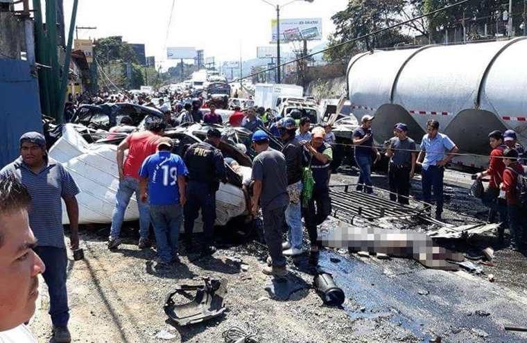 El lugar en donde ocurrió el accidente el 1 de marzo, que dejó siete personas muertas. (Foto Prensa Libre: Hemeroteca PL)
