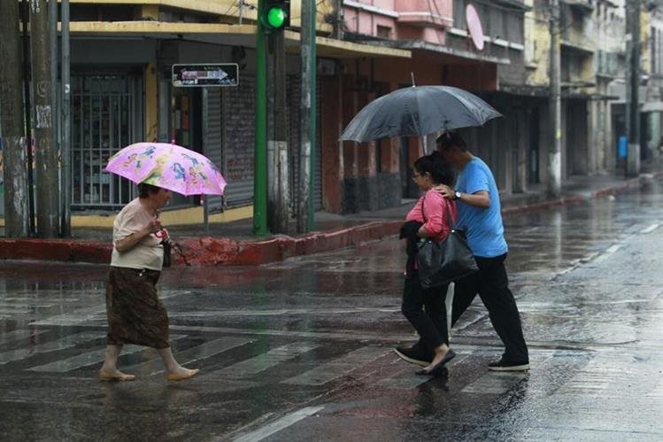 En diferentes áreas de la República ya se ha instalado el invierno, en Petén se prevé que sea a partir de la próxima semana, según el Insivumeh. (Foto, Prensa Libre Hemeroteca PL)