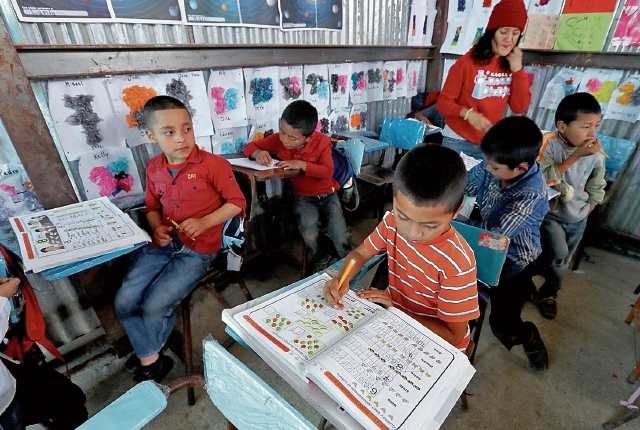 Según el Índice de capital humano, en Guatemala, un niño puede esperar completar 9.7 años de escuela antes de cumplir 18 años, lo que lo pondrá en desventaja cuando trabaje. (Foto Prensa Libre: Hemeroteca)