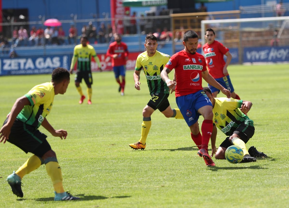 El salvadoreño Jaime Alas es uno de los extranjeros más rentables de la Liga Nacional. (Foto Prensa Libre: Hemeroteca PL)