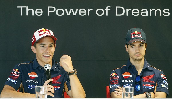 Marc Márquez continuará con el equipo Honda hasta el 2018. (Foto Prensa Libre: EFE).