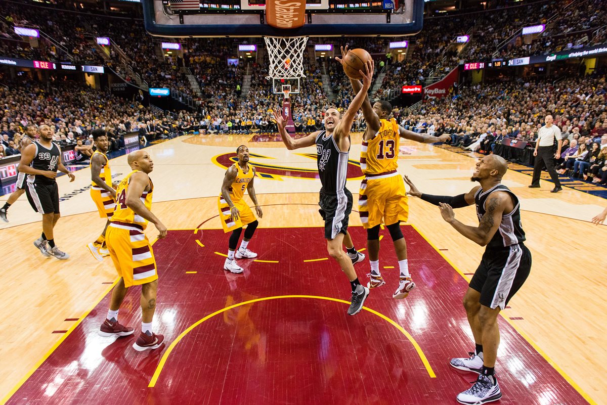 Manu Ginobili será baja por un mes: (Foto Prensa Libre: AP)