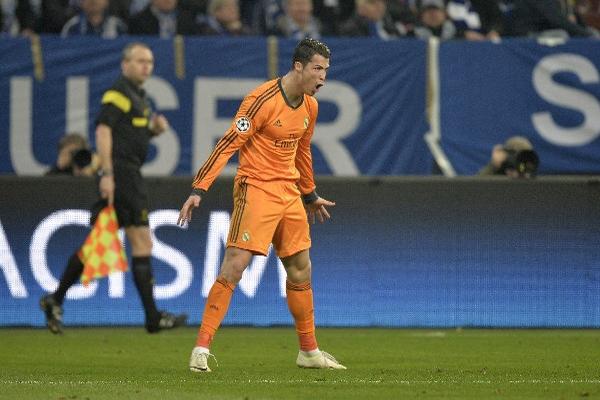 Cristiano Ronaldo es el máximo líder del Real Madrid, y lo demuestra en cada partido. Ayer marcó dos veces. (Foto Prensa Libre: AP)