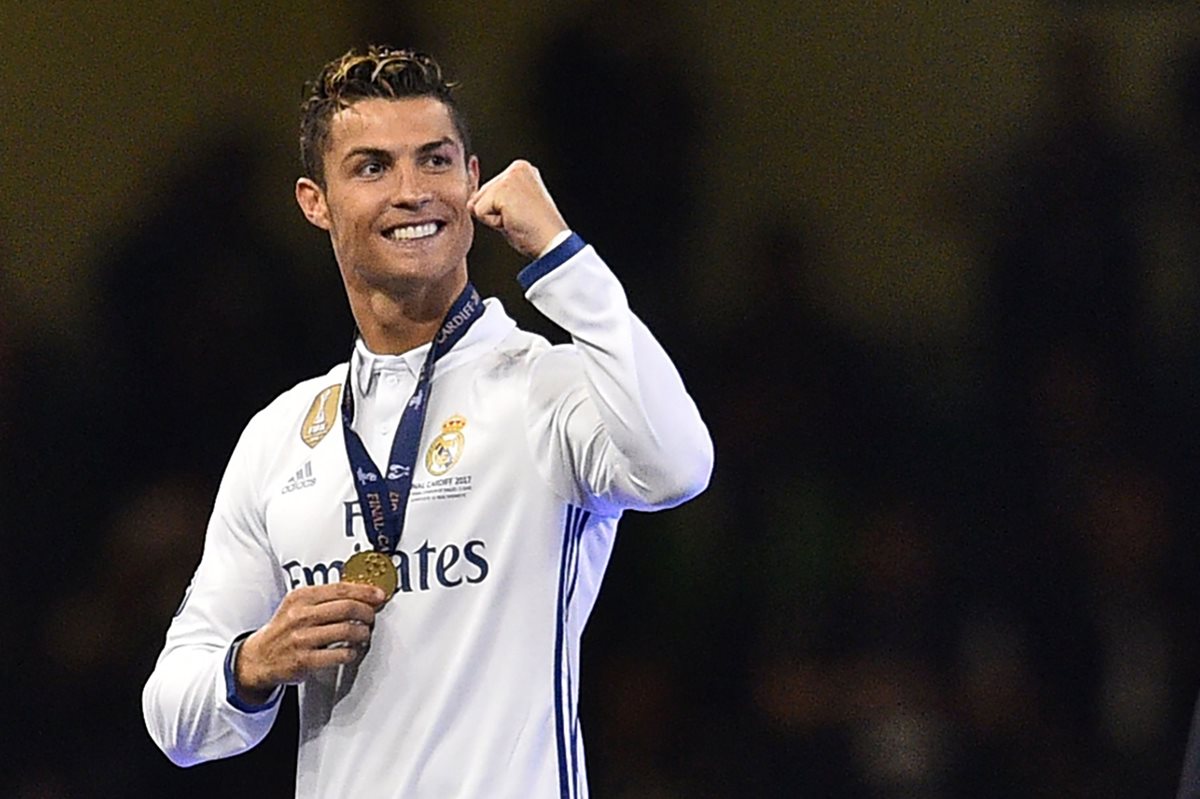 CR7 ha tenido una temporada memorable pero seguramente el nacimiento de sus gemelos será su máxima alegría del año. (Foto Prensa Libre: AFP)
