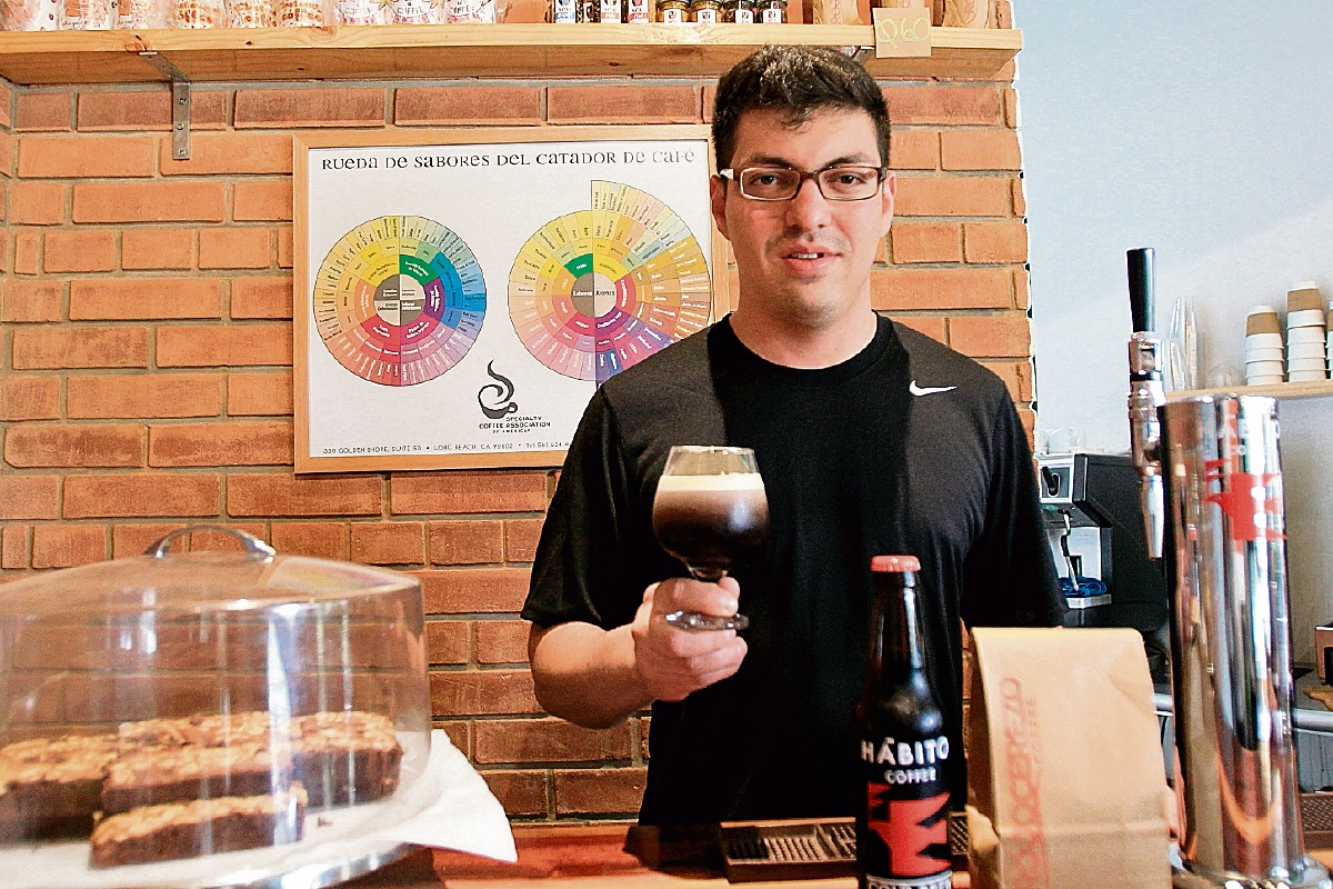 Esta preparación es la que mayor crecimiento registra en la actualidad entre el segmento de bebidas frías. (Foto Prensa Libre: Esbín García)