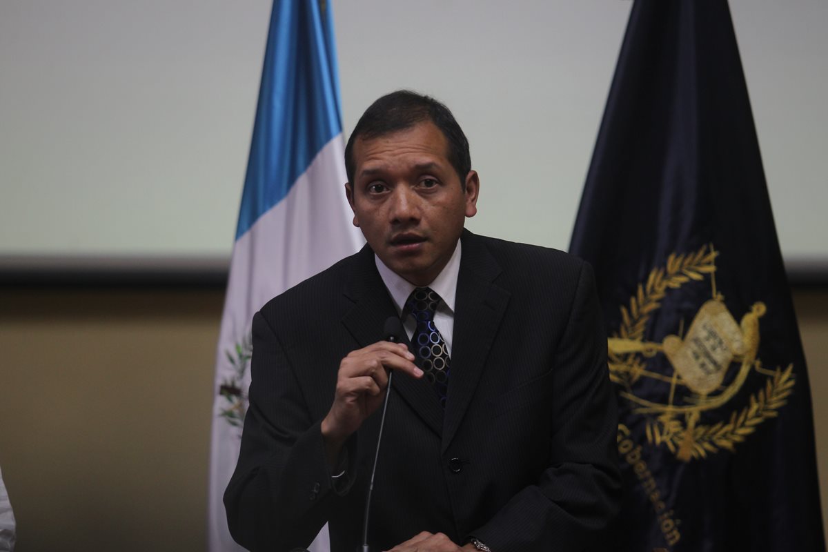 El ministro de Gobernación Francisco Rivas Lara, aseguró que la dependencia que dirige tiene una deuda millonaria.( Foto Prensa Libre: Hemeroteca PL)