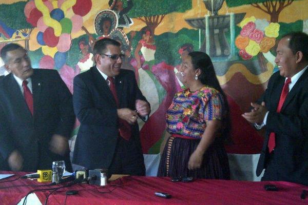 Diputada Beatriz Canastuj es recibida por Líder. (Foto Prensa Libre: Bill Barreto)