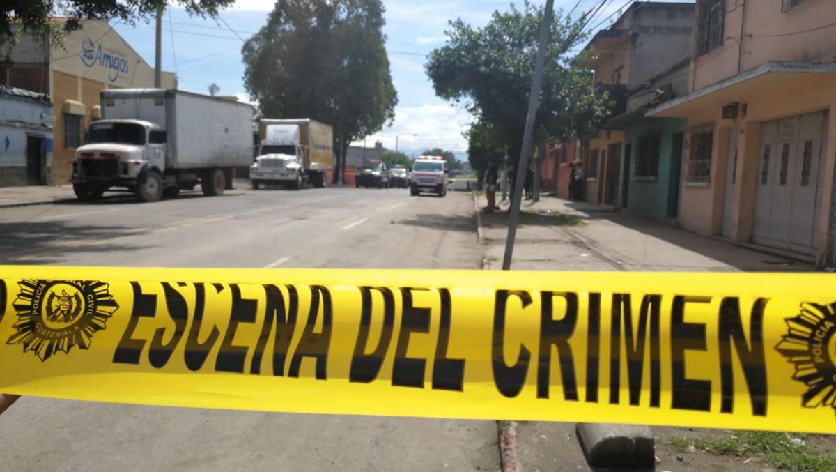 En el ataque de la zona 3 perdió la vida el conductor del camión. (Foto Prensa Libre: Érick Ávila)
