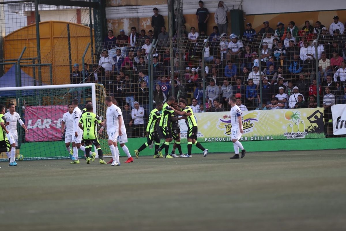 Antigua se quedó con tres puntos importantes frente a los albos. (Foto Prensa Libre: Francisco Sánchez)