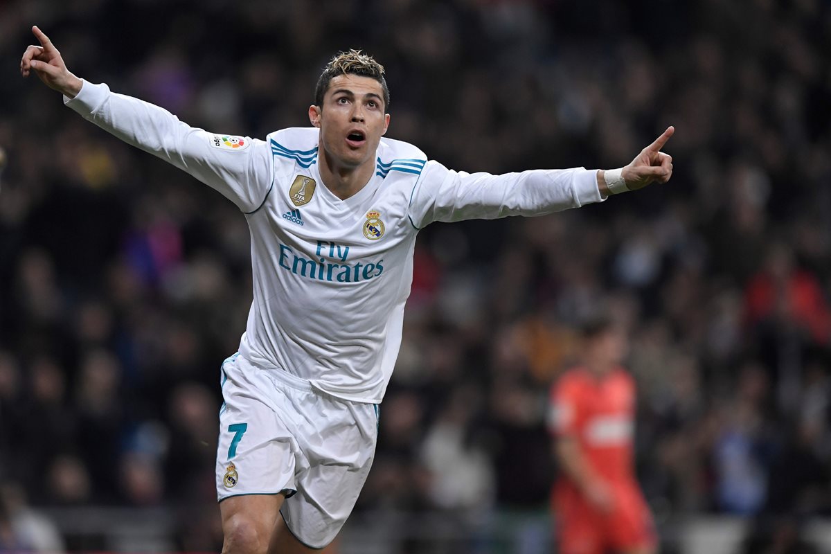Cristiano jugó su mejor partido de la temporada y colaboró con tres golazos. (Foto Prensa Libre: AFP)