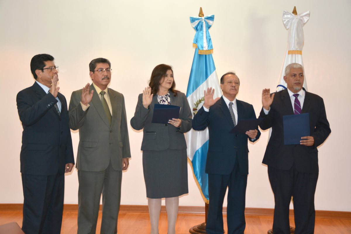 Nuevos integrantes del Directorio de la SAT. (Foto Prensa Libre: cortesía SAT)