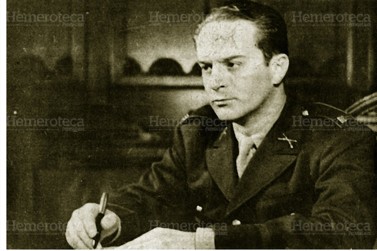 Jacobo Árbenz, en su mandato presidencial, en 1951. (Foto: Hemeroteca PL)