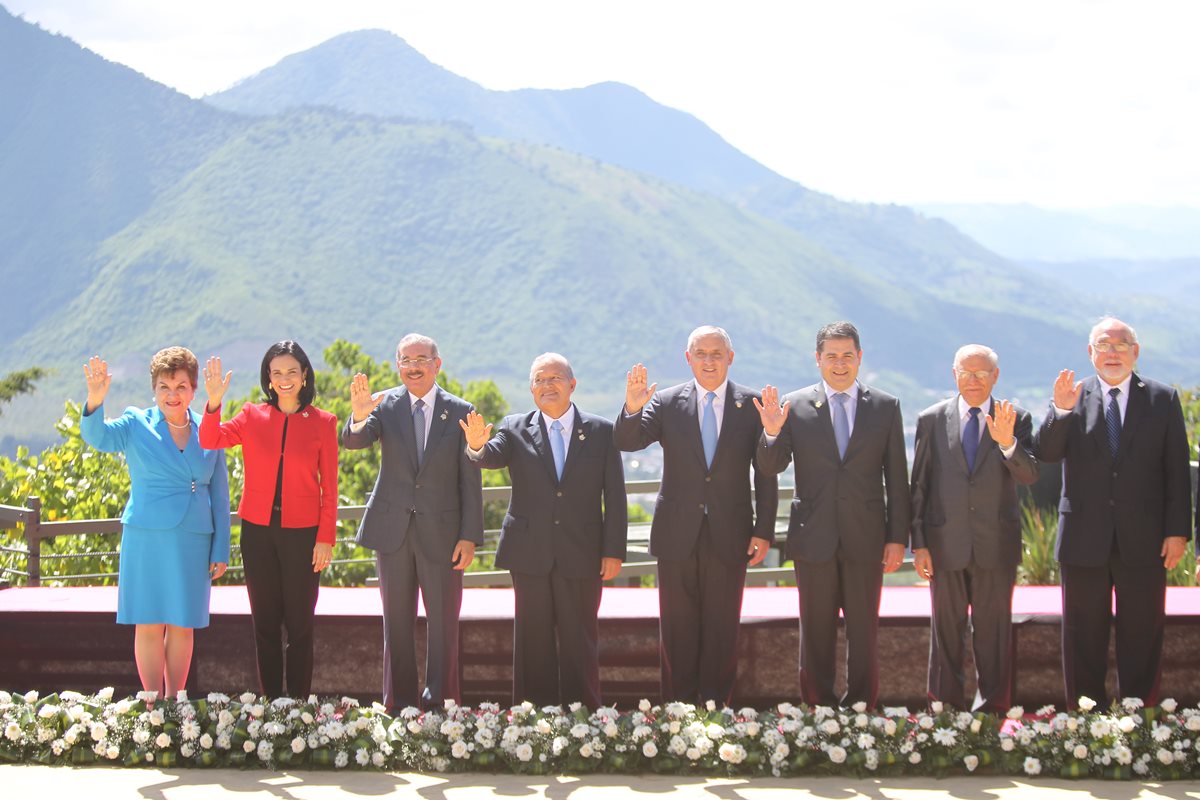 Foto oficial de la Cumbre del SICA. (Foto Prensa Libre: Esbin García)