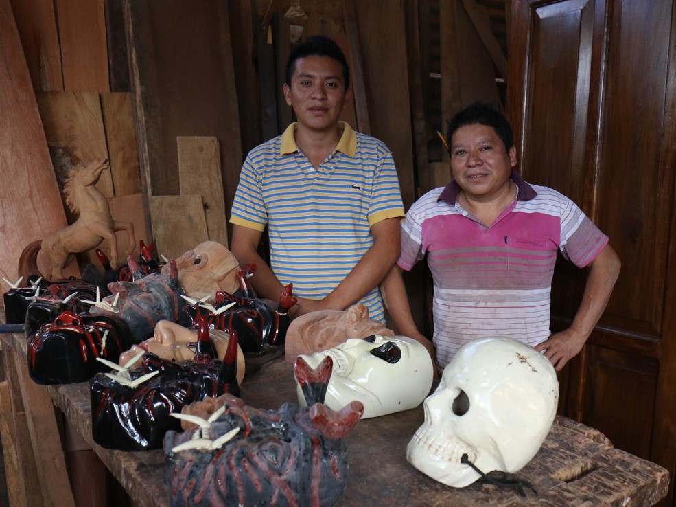 Henry Danilo Hernández junto a su progenitor Demetrio. (Foto Prensa Libre: Cortesía Victorino Tejaxún)