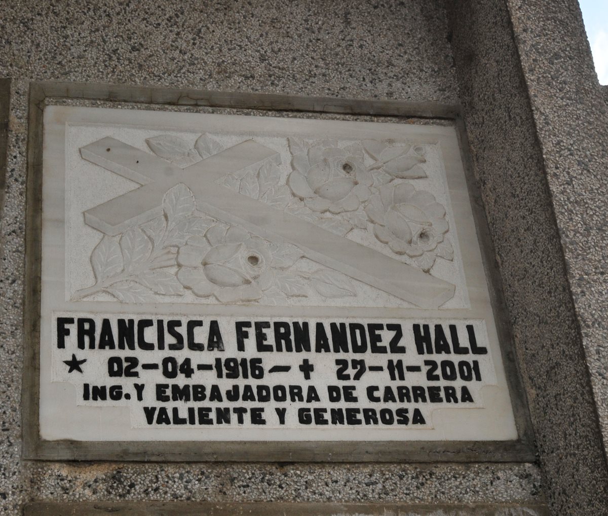 Francisca Fernández Hall, primera mujer que logra graduarse en la Usac, en 1944