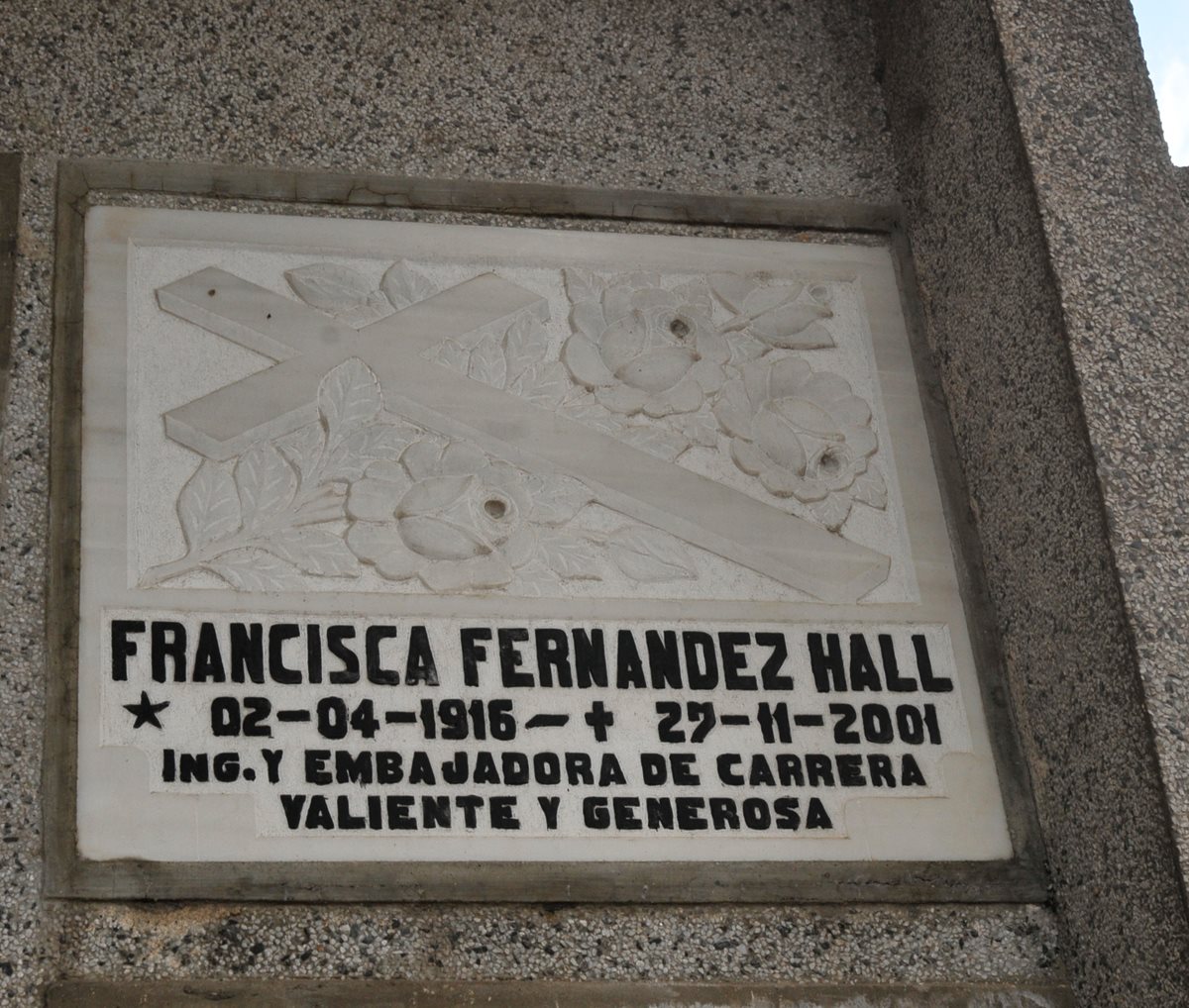 Francisca Fernández Hall, primera mujer que logra graduarse en la Usac, en 1944