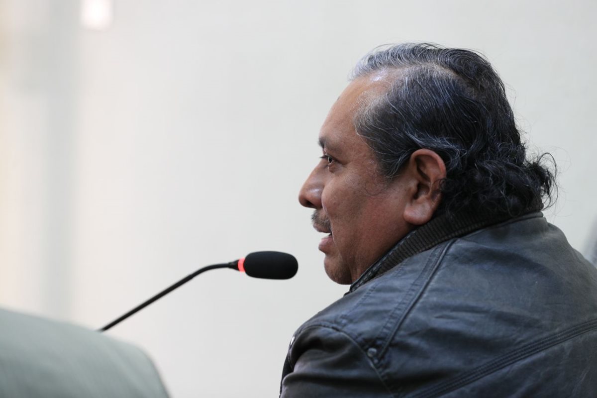 Pedro Esquina Tziná durante su declaración ante el juez. (Foto Prensa Libre: Carlos Hernández).
