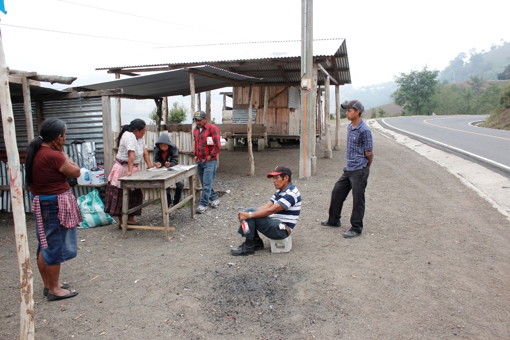 La garita de cobro de acceso al Volcán de Acatenango, Chimaltenango, fue clausurada por vecinos de La Soledad, por descontento con la municipalidad. (Foto Prensa Libre: Víctor Chamalé)