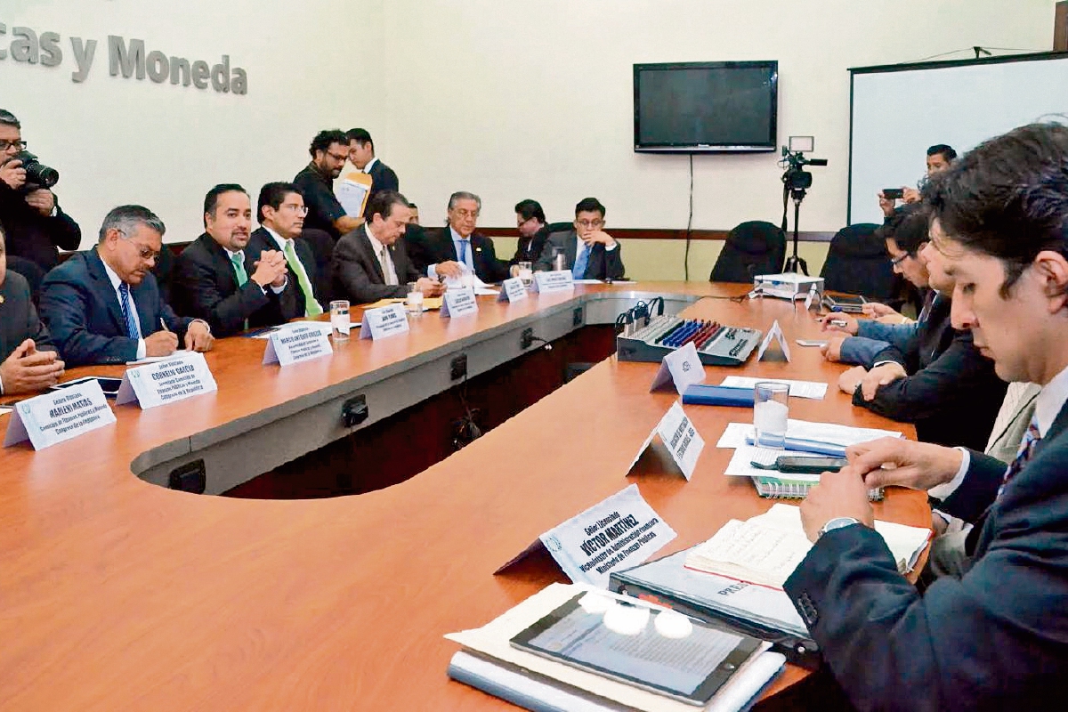 La comisión de Finanzas y las autoridades del Tesoro podrían alcanzar acuerdos para realizar modificaciones al presupuesto público antes de Semana Santa. (Foto Prensa Libre: José Castro)