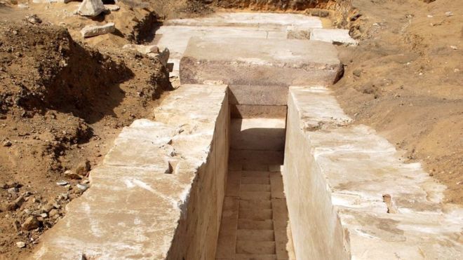 Las primeras excavaciones llevaron al descubrimiento de un pasillo en la pirámide construida hace unos 3.700 años. EPA
