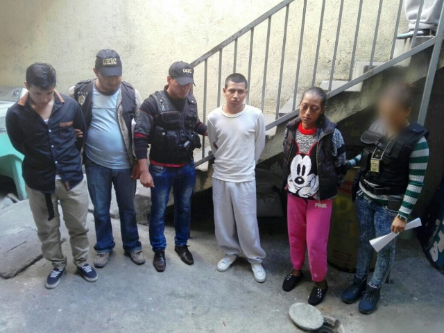 Capturados en colonia Maya, Zona 18. (Foto: PNC)