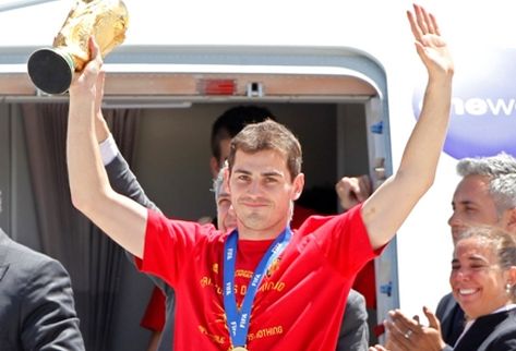 El portero de la selección española Iker Casillas, es el personaje más mencionado hoy en Twitter.  (Foto Prensa Libre: AP).