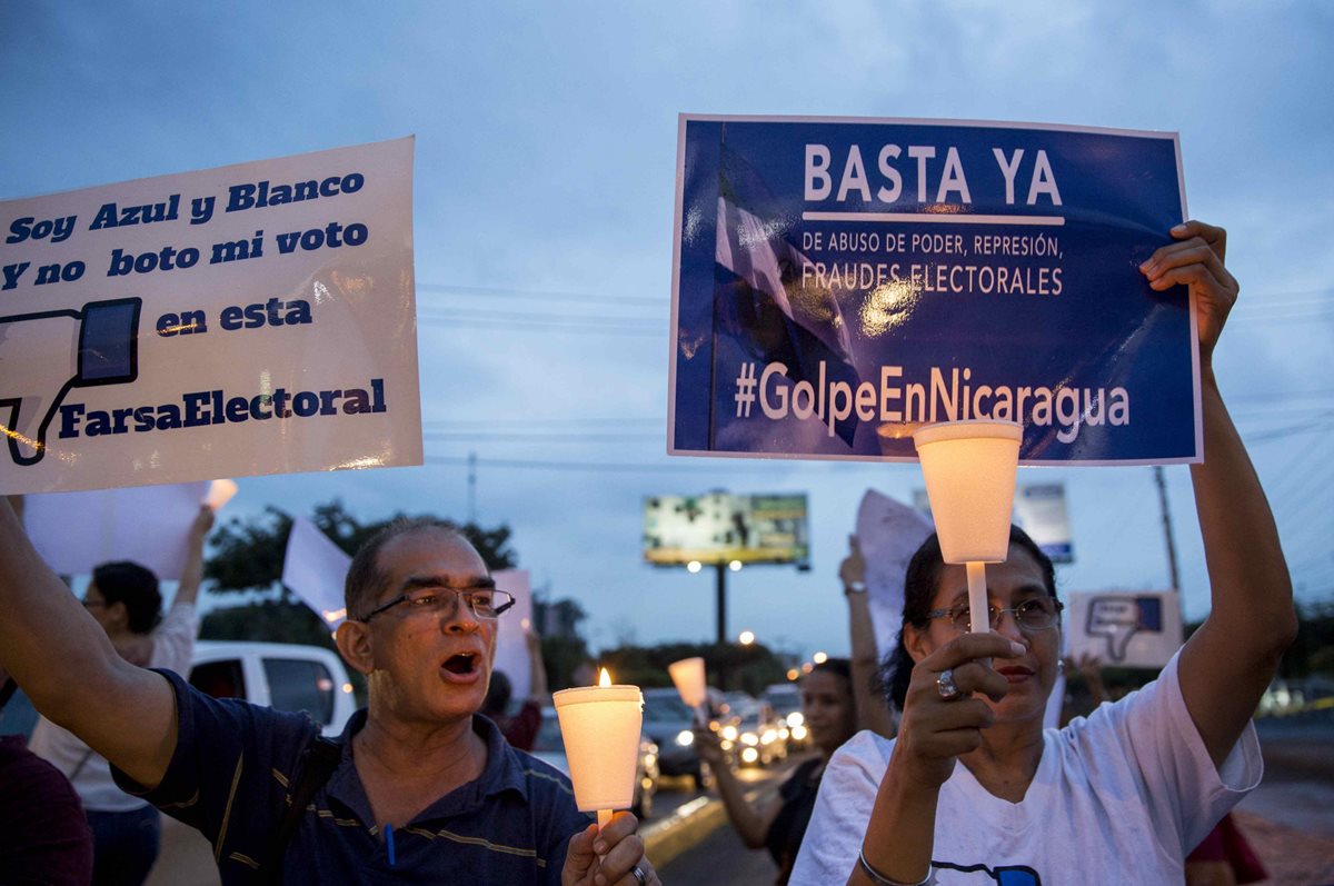 Disidentes nicaragüenses protestan contra la actual situación política del país con miras a las Elecciones de noviembre. (Foto Prensa Libre: EFE).
