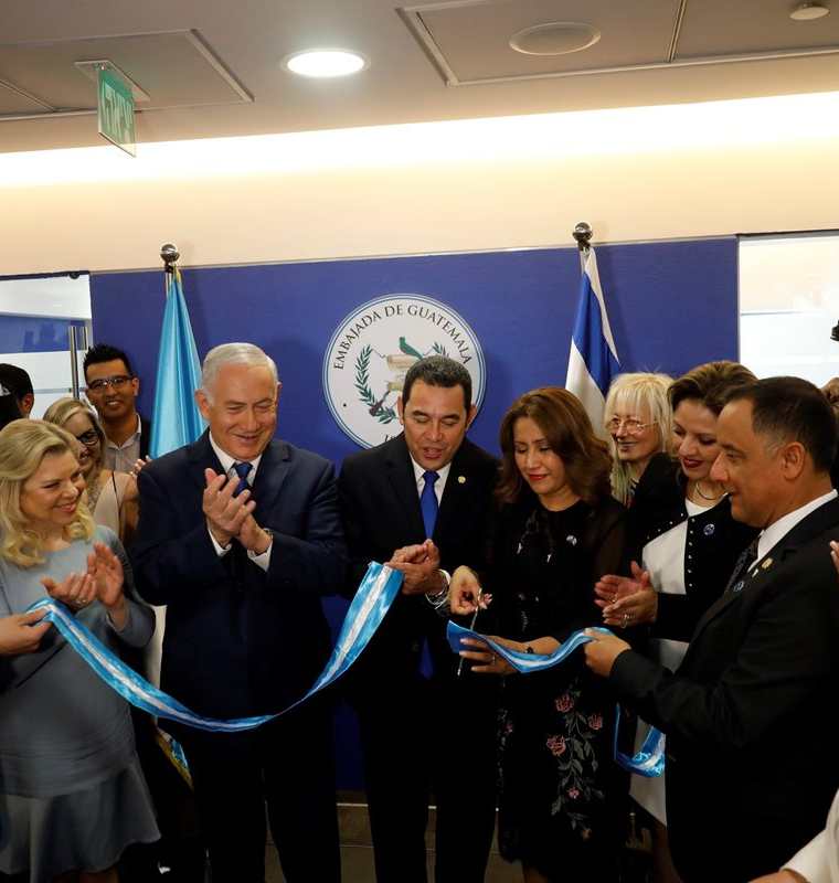 El primer ministro israelí, Benjamin Netanyahu, y el presidente, Jimmy Morales cuando inauguraron la Embajada de Guatemala en Jerusalén. (Foto Prensa Libre: EFE)
