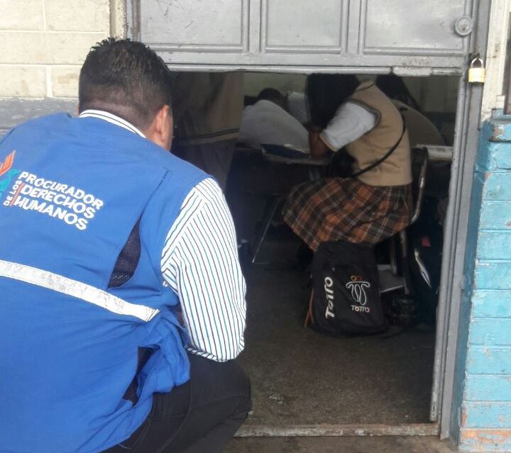 Según la PDH, en la Escuela de Ciencias Comerciales 2 hace falta docentes para cubrir 17 áreas (Foto Prensa Libre: PDH).