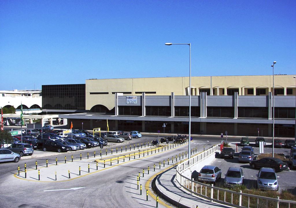 Aeropuerto de la isla de Rodas en Grecia, uno de los que serán privatizados.  (Prensa Libre-EFE)