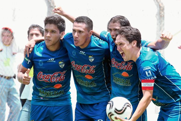 Cobán se impuso con triplete de Gerson Tinoco sobre Chiantla (Foto Prensa Libre: Norvin Mendoza)