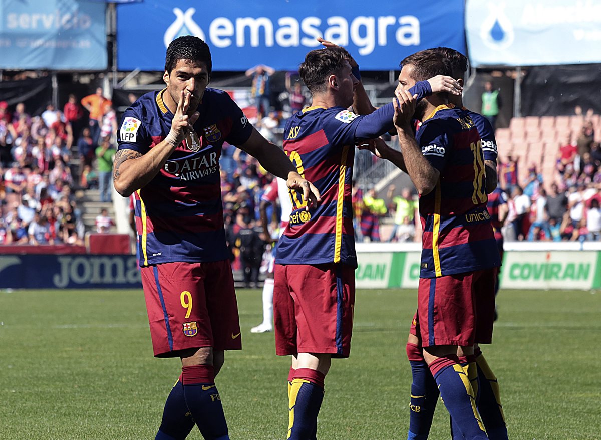 Así festejaron los jugadores del Barcelona. (Foto Prensa Libre: EFE)