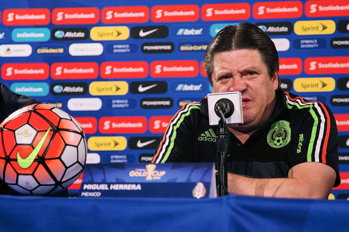 El entrenador de la selección de México, Miguel Herrera ofreció este sábado una conferencia de prensa previo a la final. (Foto Prensa Libre: AP)