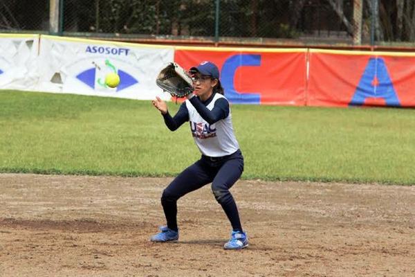 El representativo de la Usac ya es líder cuando apenas comienza el campeonato nacional femenino de softbol. (Foto Prensa Libre: Rodrigo Navarro)