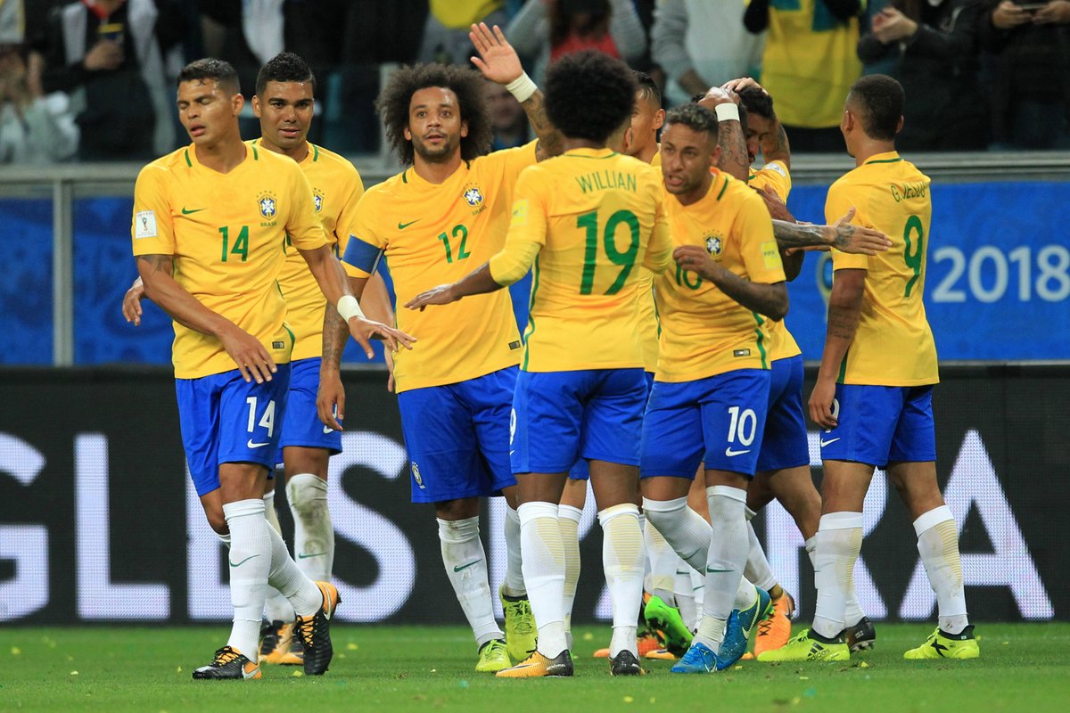 Así festejaron los jugadores de Brasil, en la victoria ante Ecuador. (Foto Prensa Libre: AFP)